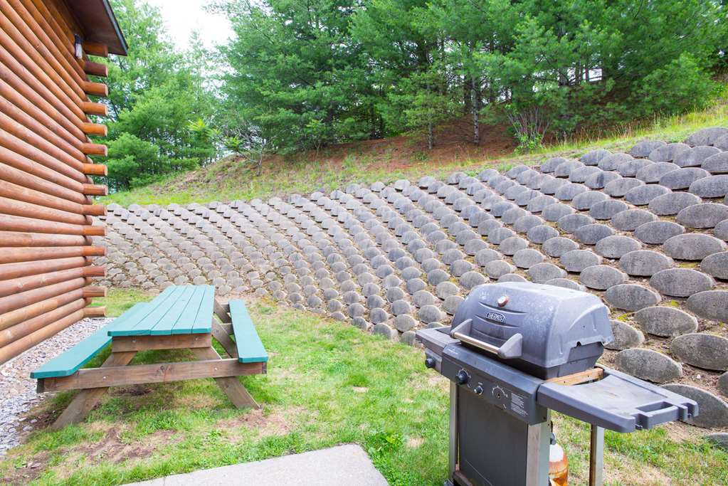 Super 8 by Wyndham Lake George Warrensburg Area - photo 14
