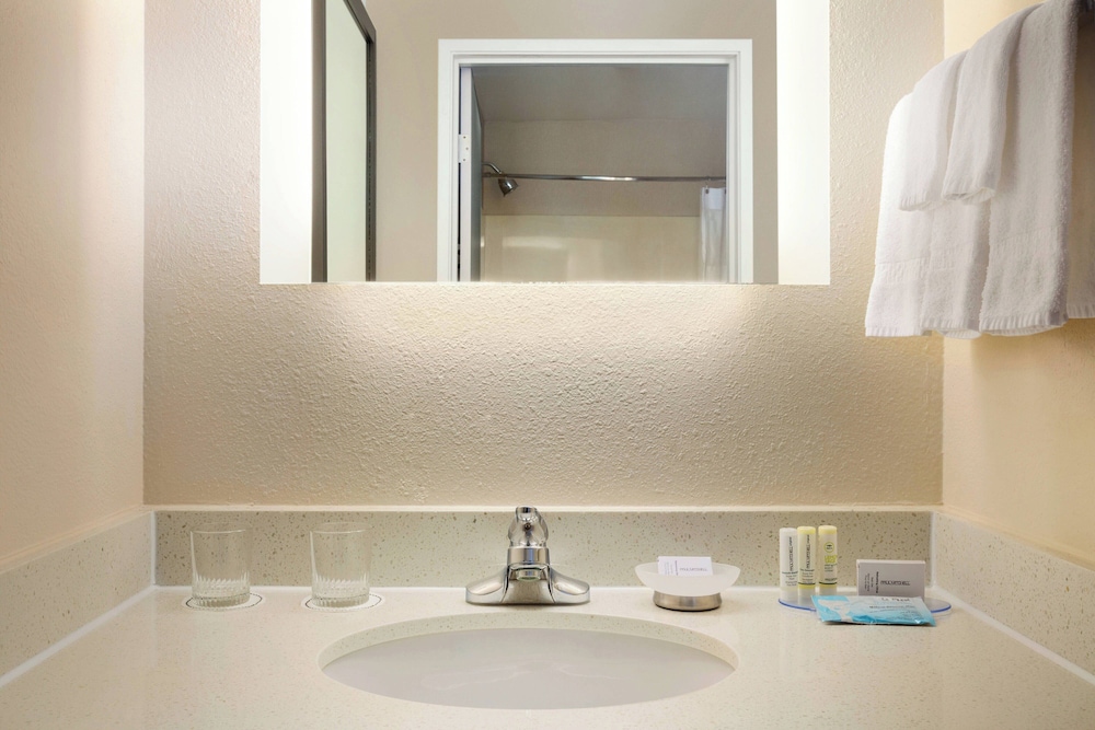 SpringHill Suites Phoenix North - photo 11