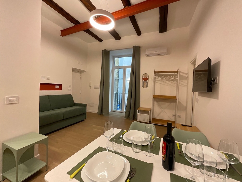 Sansepolcro33 - last minute hotel in Naples
