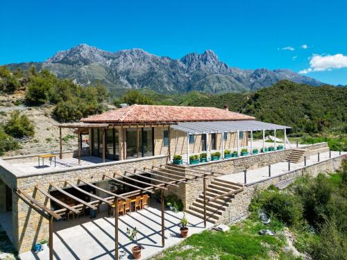 Oda Tozaj in Unknown City, Albania