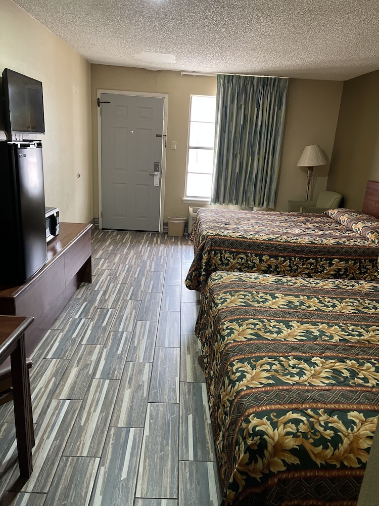 Plaza Inn Big Spring - photo 9