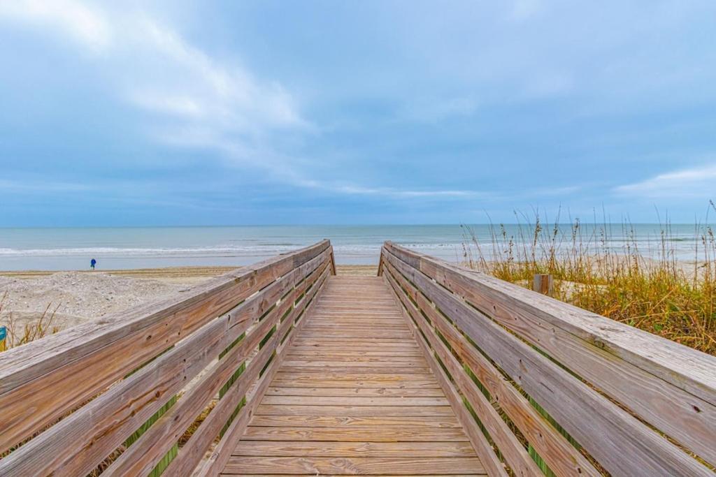 Seaward Escape Cherry Grove Beach — 4-Star Luxury Hotel in Myrtle Beach, United States