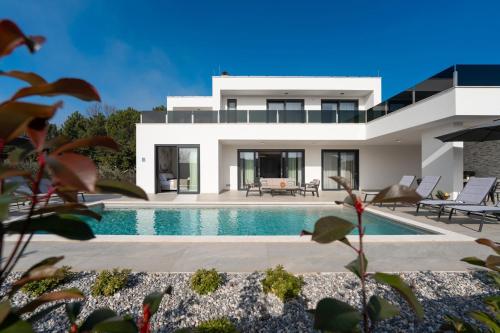 Villa Bella Ciao by SeeAdria Agency — 4-Star Luxury Hotel in Novigrad, Croatia