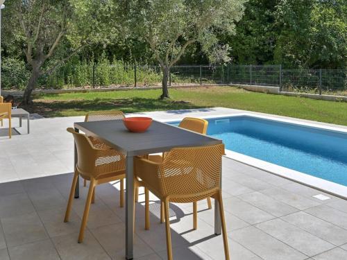 Solis with heated pool — Liznjan — photo 5