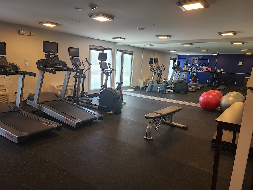 Holiday Inn Express & Suites Ft. Lauderdale N Exec Airport by IHG - photo 37