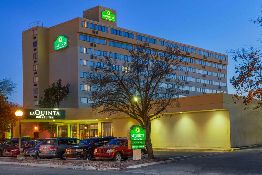 La Quinta Inn & Suites by Wyndham Secaucus Meadowlands - photo 4