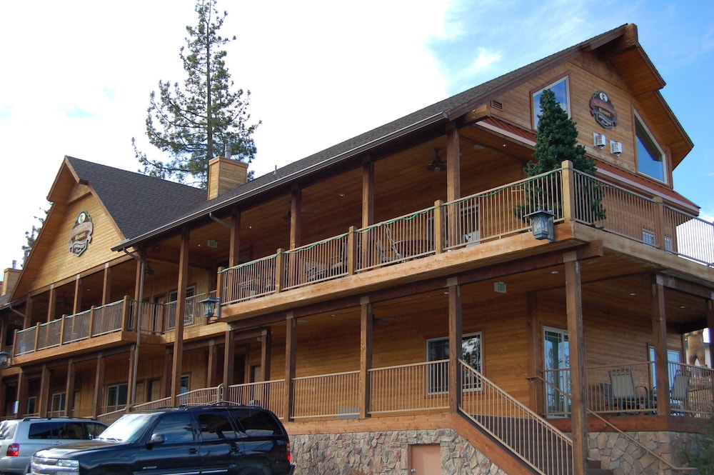Robinhood Resort - carbon neutral hotel in Big Bear Lake