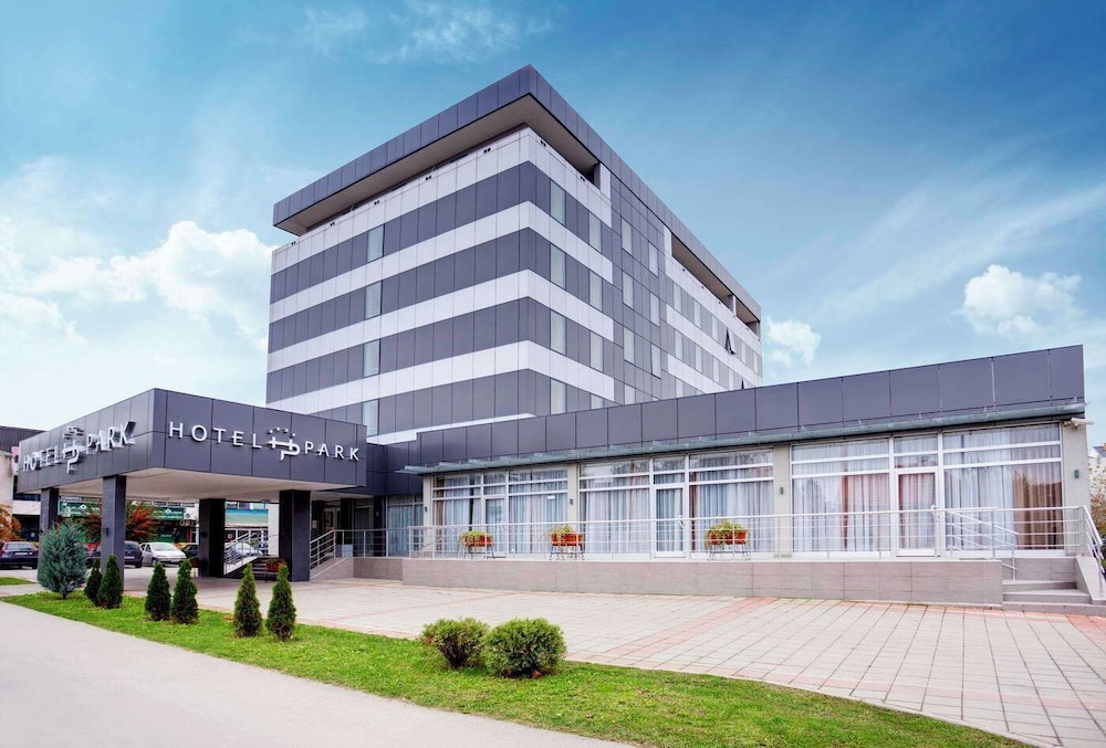 Hotel Park - carbon neutral hotel in Ruma