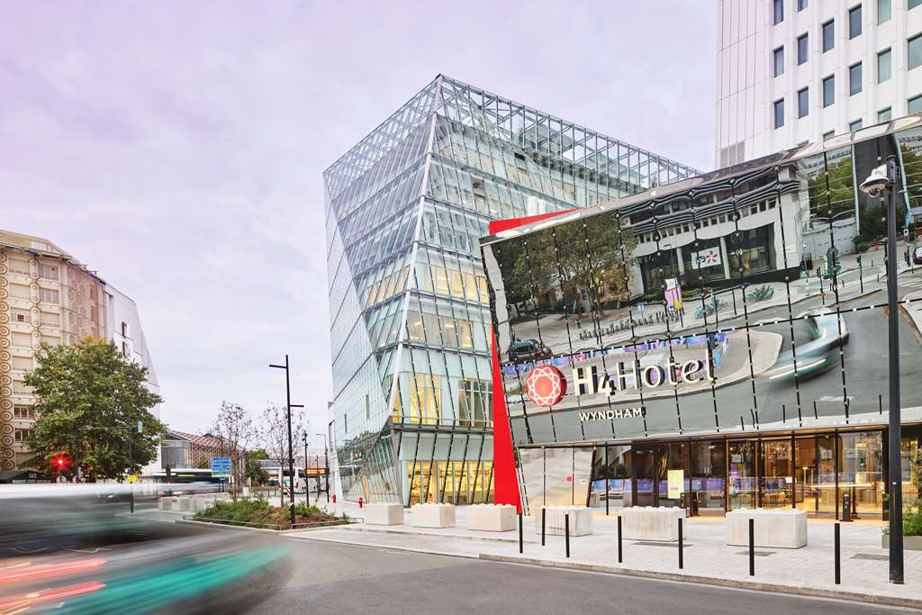 H4 Wyndham Paris Pleyel — 4-Star Luxury Hotel in Saint-Denis, France