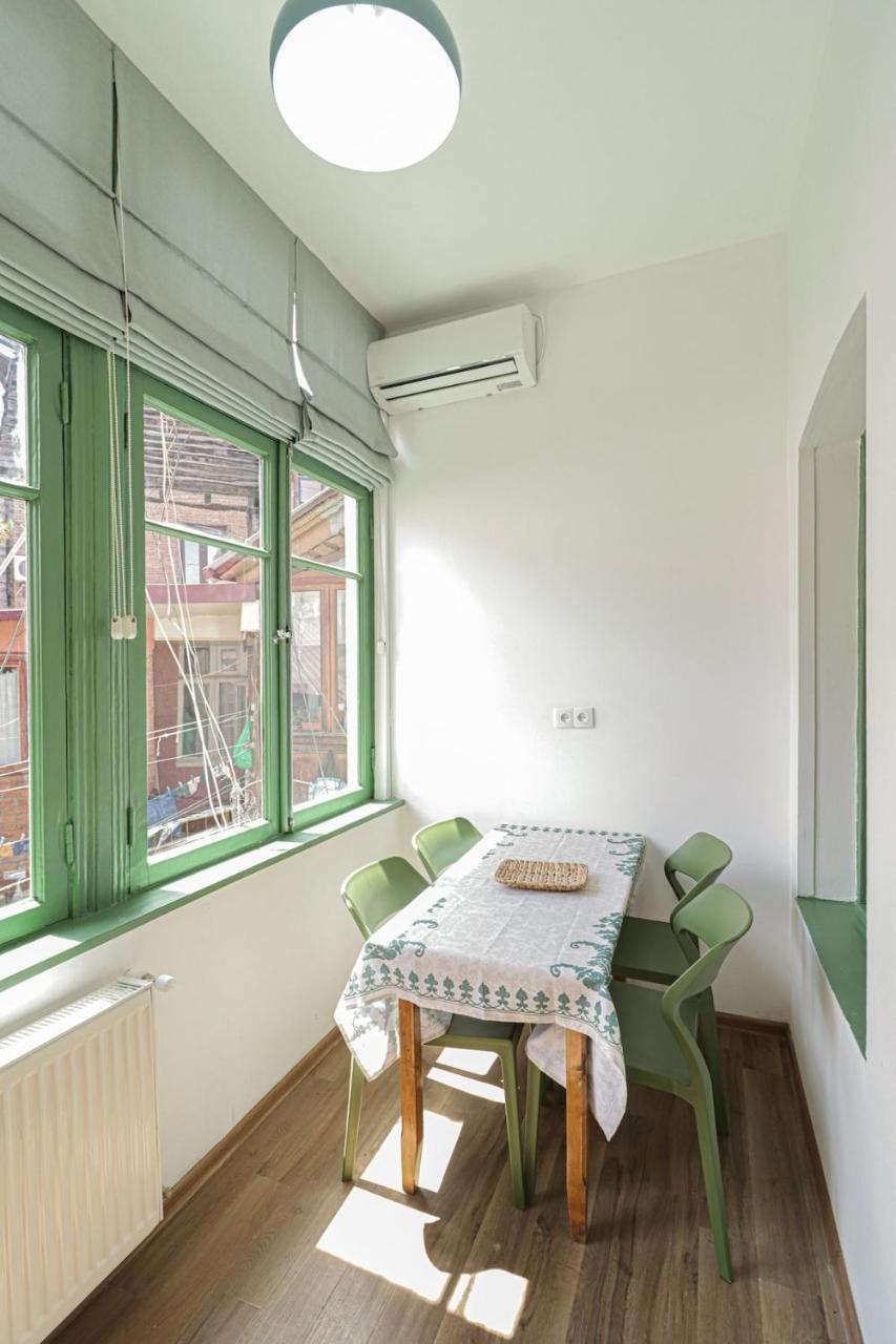 Unique 3 Studio Combo for 6 Guests By Wehost