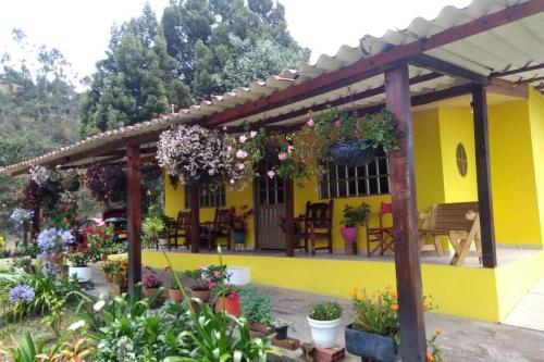 Hospedaje Rural Nacimiento Río Bogotá - carbon neutral hotel in Villapinzon