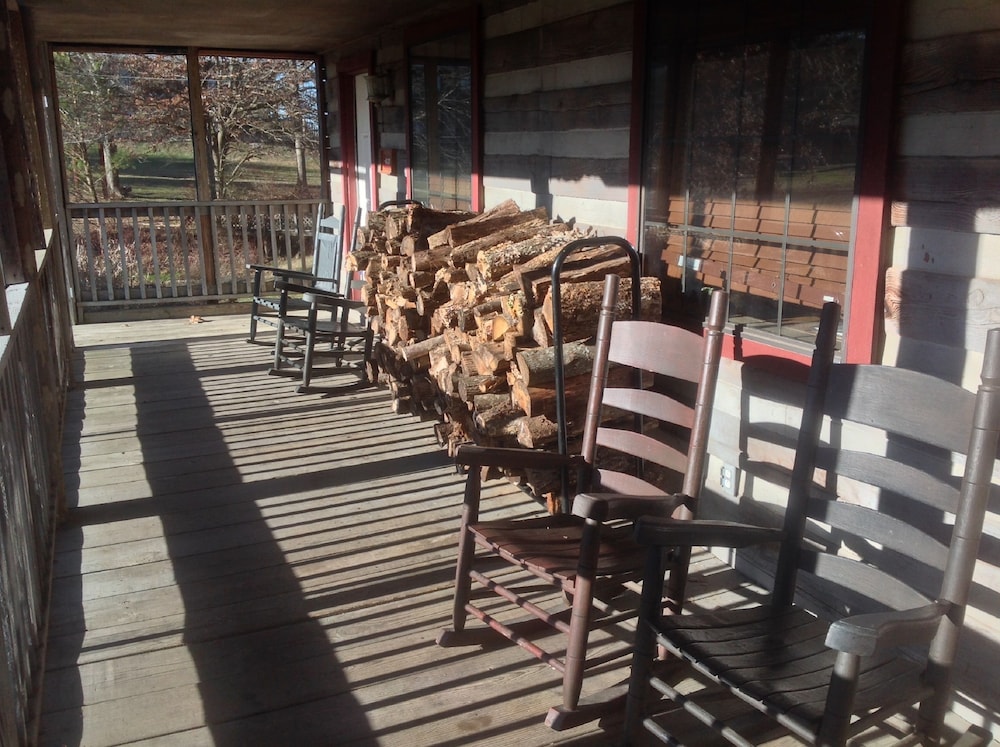 The Smokehouse Lodge and Cabins - photo 20