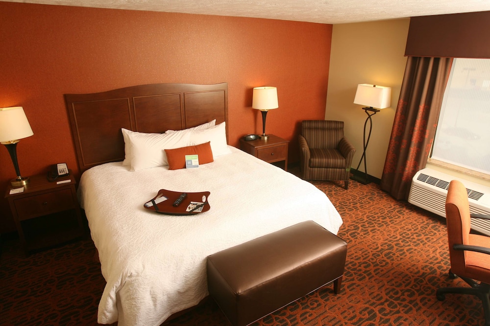Hampton Inn & Suites by Hilton Fargo Medical Center - photo 4