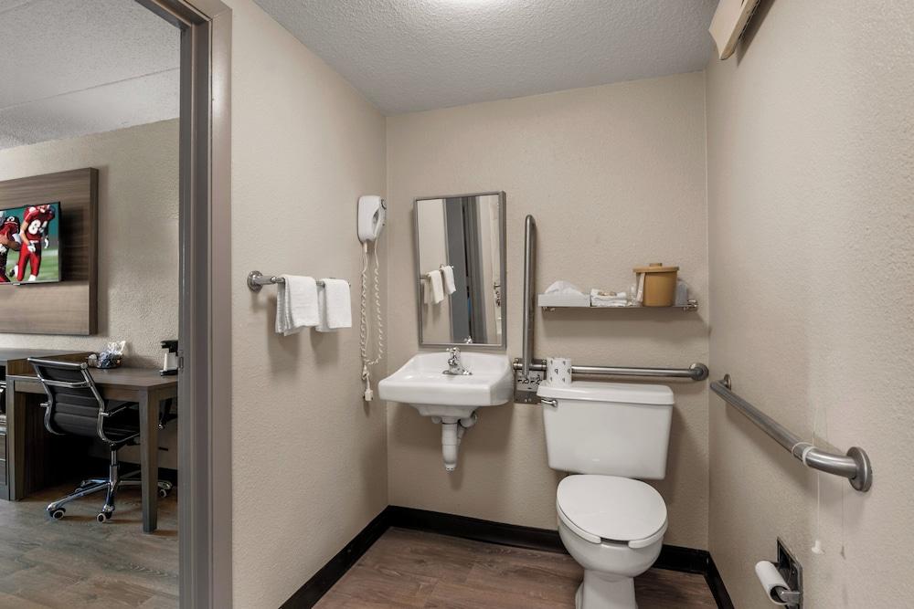 Red Roof Inn Enfield - photo 22