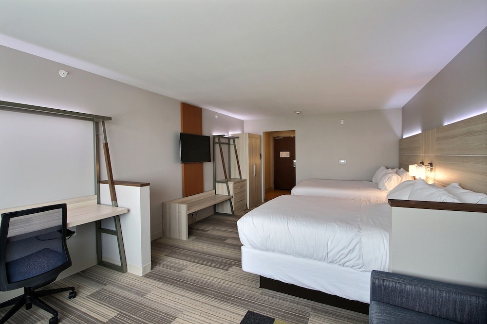 Holiday Inn Express & Suites Fond Du Lac by IHG - photo 9