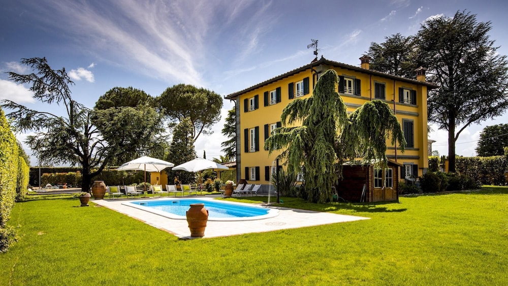 Villa Luigina 8 Emma Villas — 4-Star Luxury Hotel in Capannori, Italy