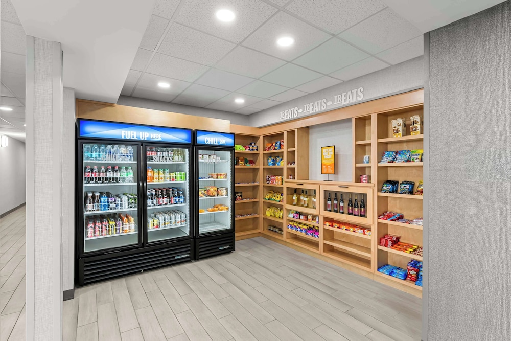 Hampton Inn & Suites Charlotte Airport - photo 45