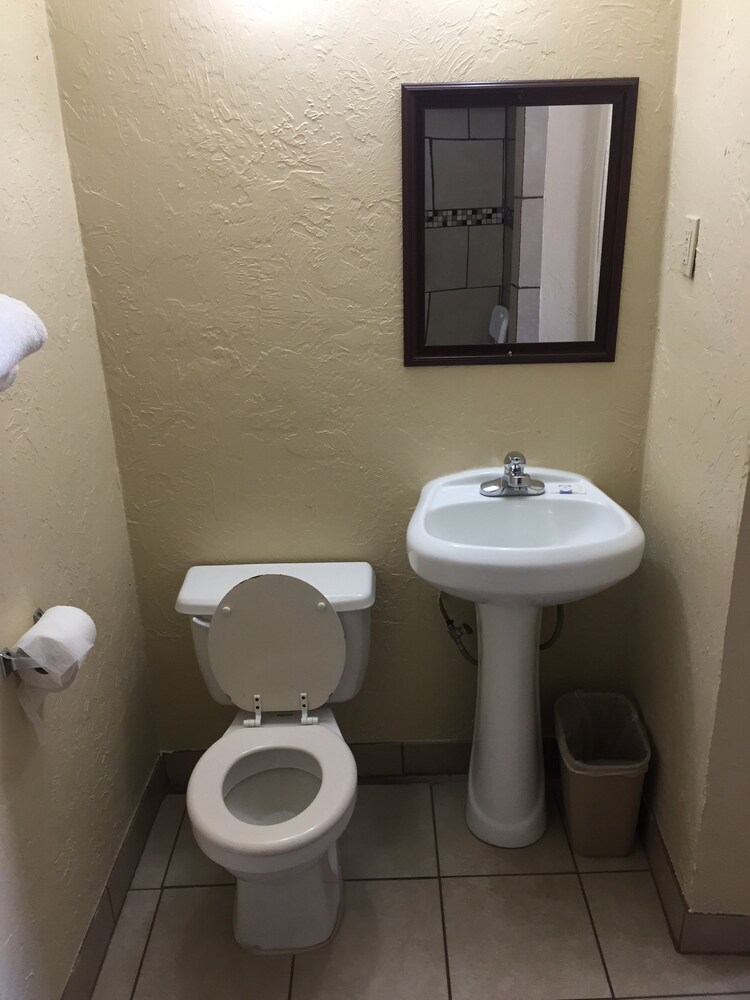Economy Inn Lawton - photo 14