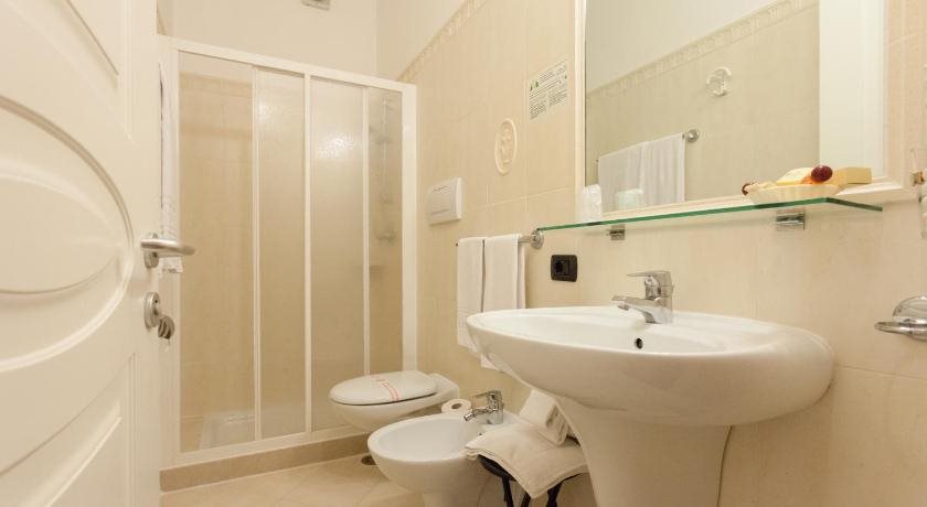 Hotel Gardenia & Villa Charme Adults Friendly 4Star Service in Bardolino, Italy