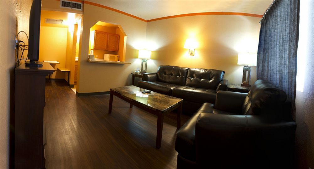Capitol Inn & Suites - photo 15