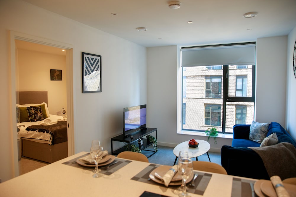 Trafford Suite Modern 1 bed With Cinema Room — 4-Star Luxury Hotel in Manchester, United Kingdom