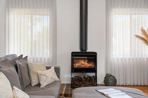 The Shack Walk To Beach Sleeping 4 Fireplace Pet Friendly — Saint Leonards