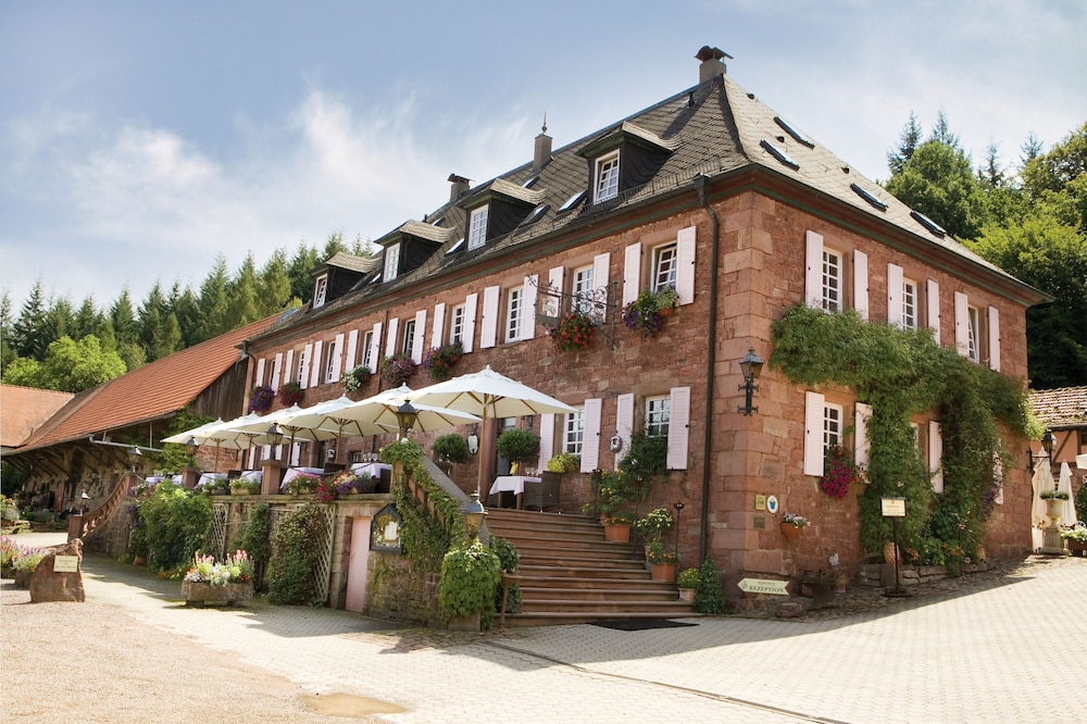 Hotel Der Schafhof Amorbach — 4-Star Luxury Hotel in Kirchzell, Germany