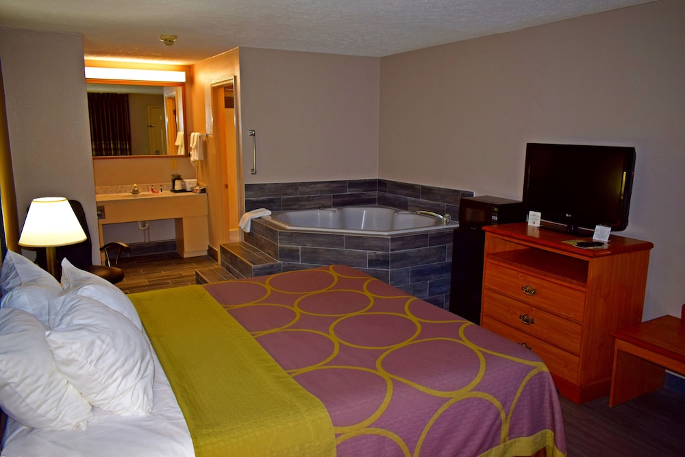 Super 8 by Wyndham Fort Chiswell Wytheville Area - photo 12