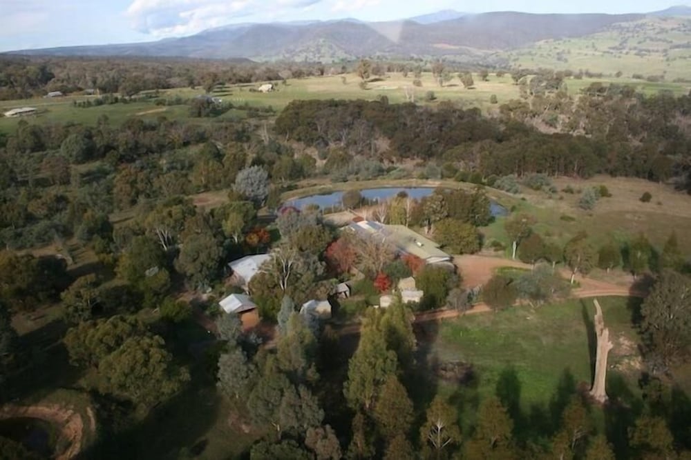 Wombat Hills Cottages — 4-Star Luxury Hotel in Mansfield, Australia
