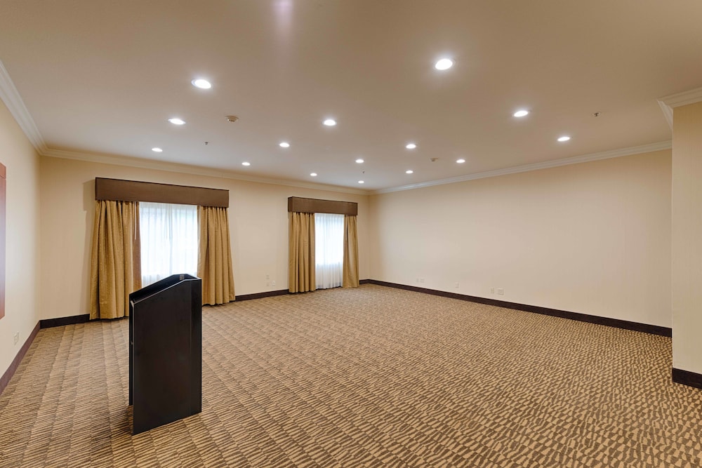 Best Western Plus Delta Inn & Suites - photo 26