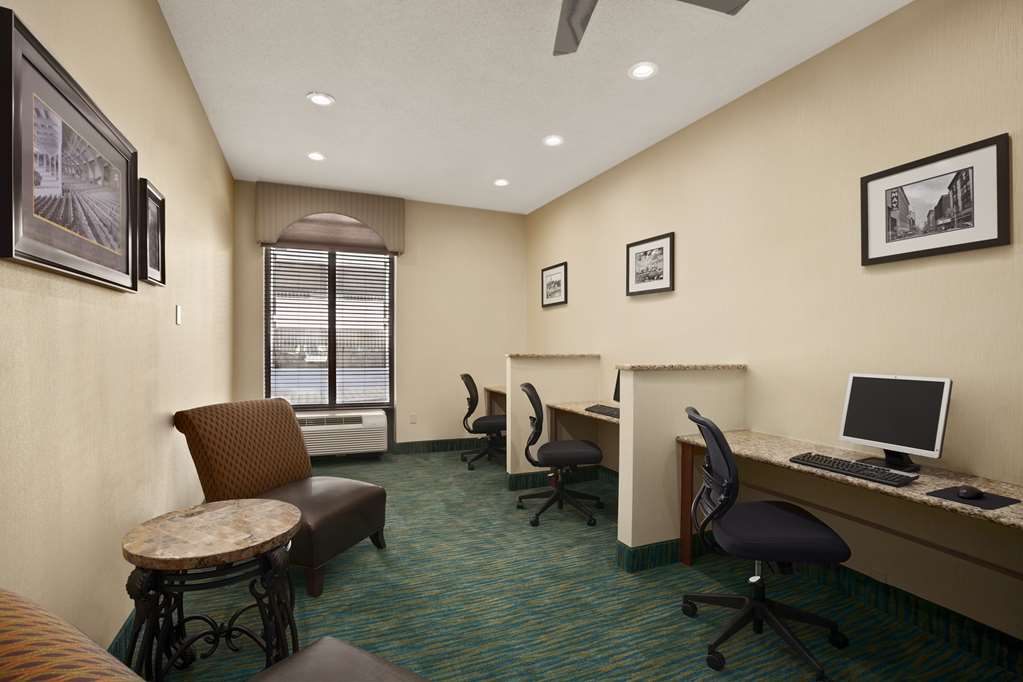 Days Inn by Wyndham Baltimore Inner Harbor - photo 33