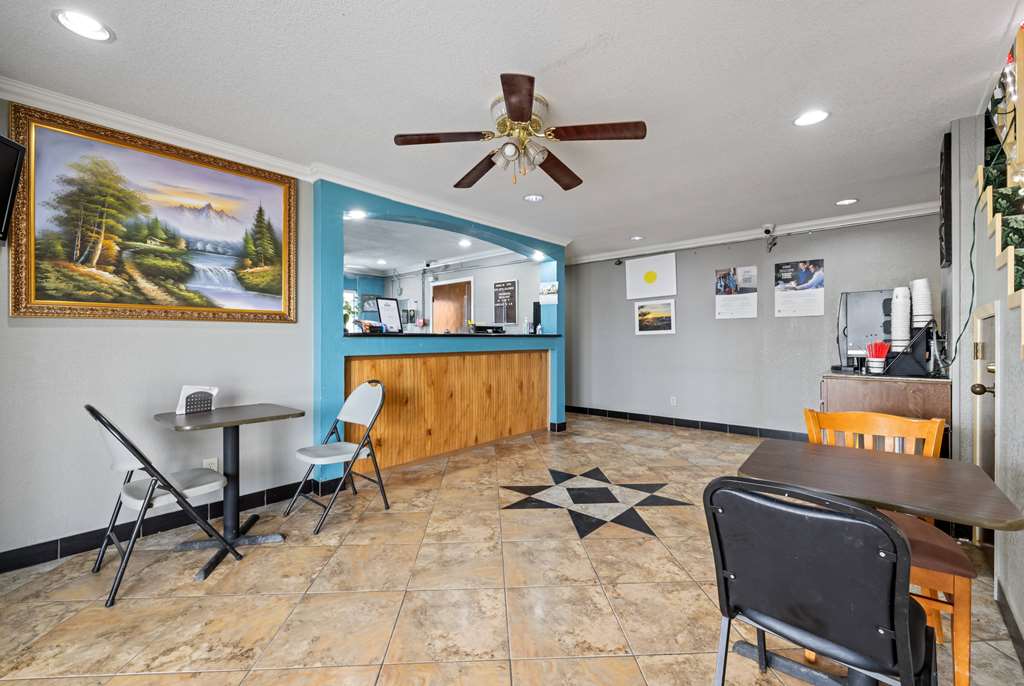 Days Inn by Wyndham Kenedy Karnes City — hotel in Kenedy