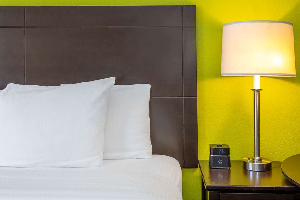 La Quinta Inn & Suites by Wyndham St. Augustine - photo 12