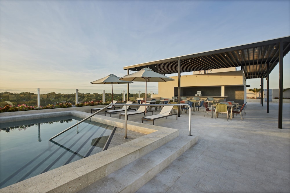 Rooftop pool