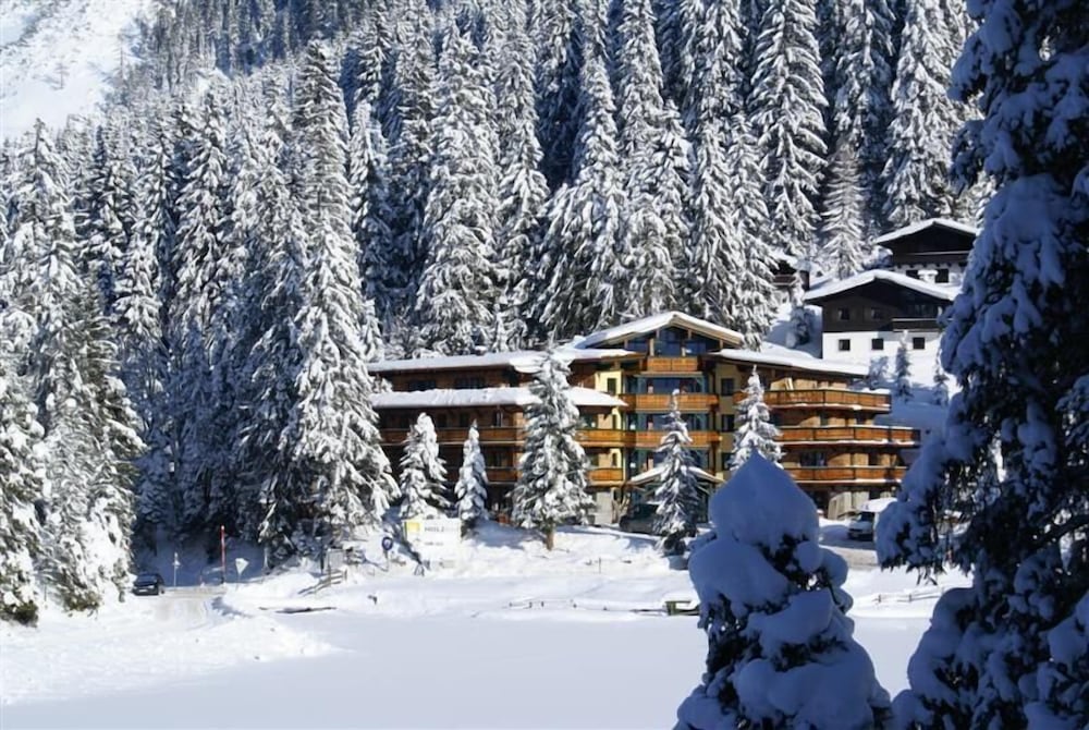 Alpen Appartements Zauchensee — 4-Star Luxury Hotel in Altenmarkt Im Pongau, Austria
