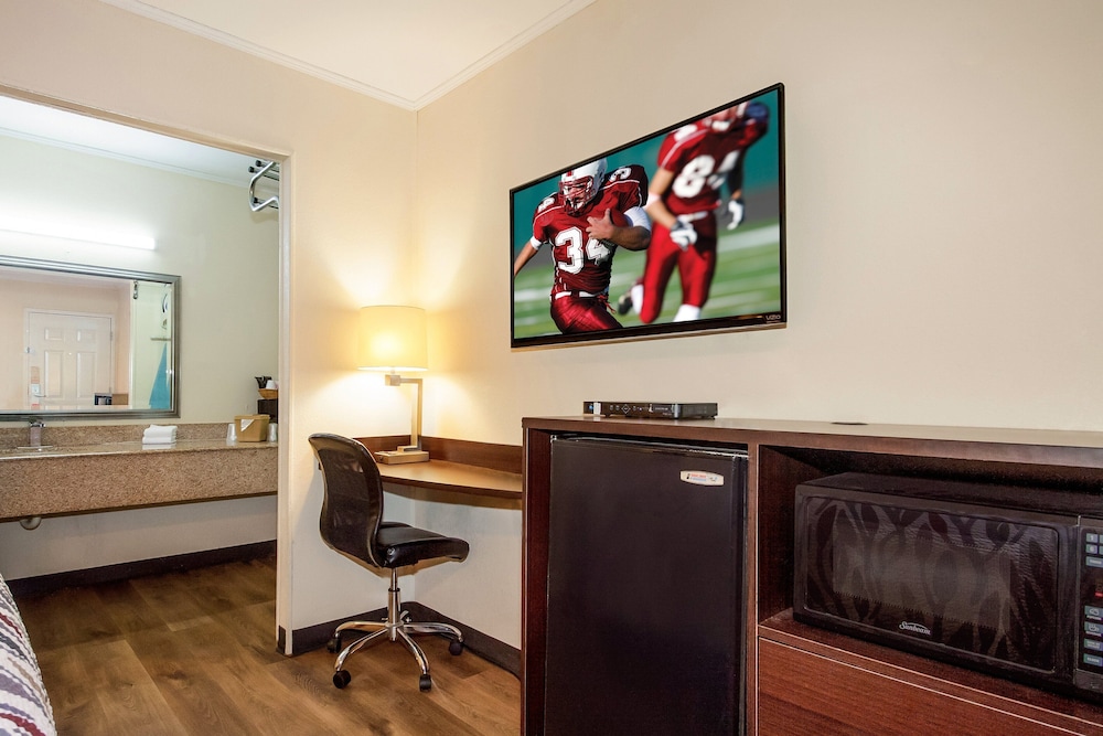 Red Roof Inn Santee - photo 13