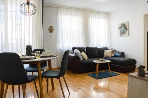 Flexible SelfCheckIns 52 Zagreb Parking Loggia — 4-Star Luxury Hotel in Zagreb, Croatia