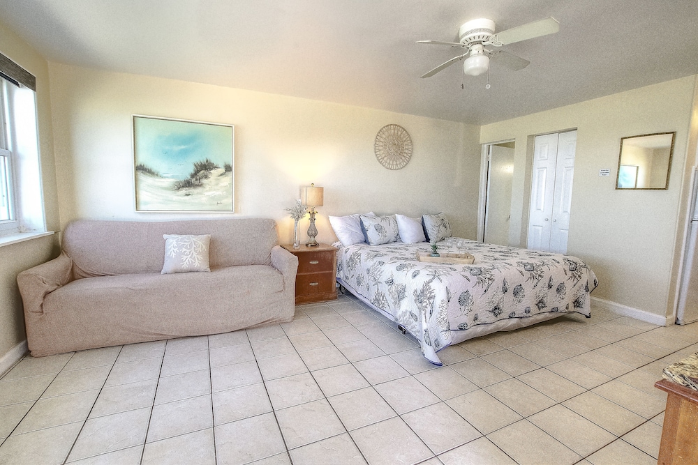 Daytona Shores Inn & Suites - photo 4