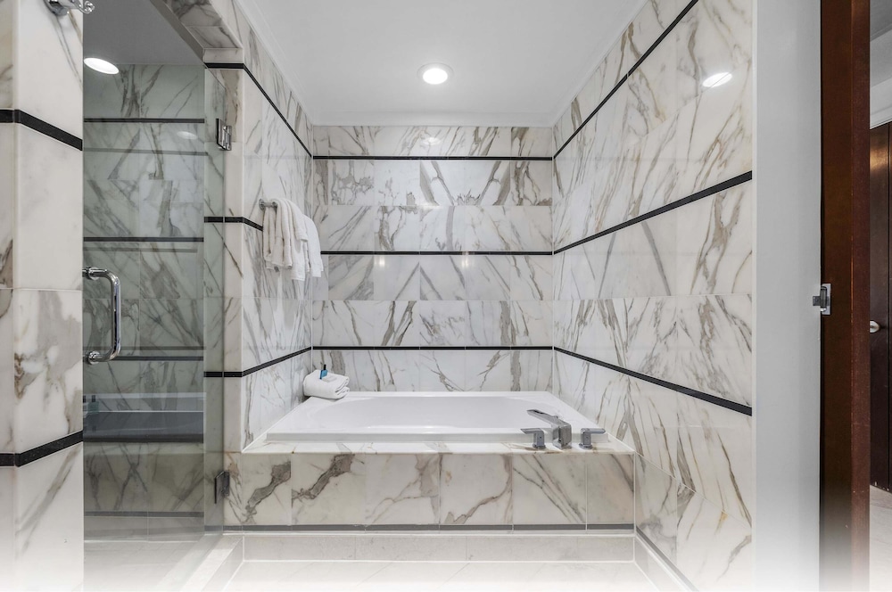 Fontainebleau Miami Beach Private Luxury Suites - photo 375