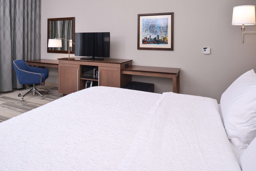 Hampton Inn & Suites Cincinnati Mason - photo 17