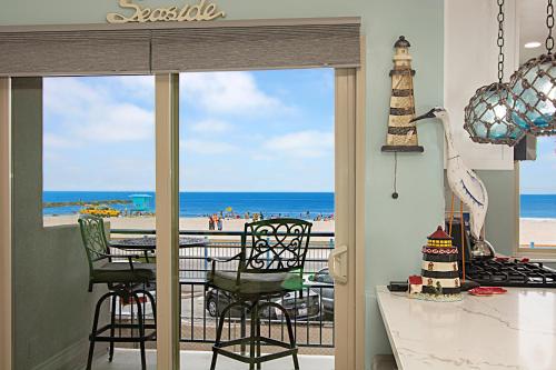 307B Steps from the sand Freshly Decorated with Harbor Views — 4-Star Luxury Hotel in Oceanside, United States