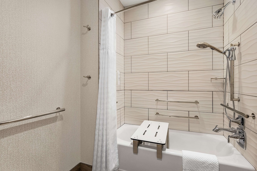 Embassy Suites by Hilton Round Rock - photo 19