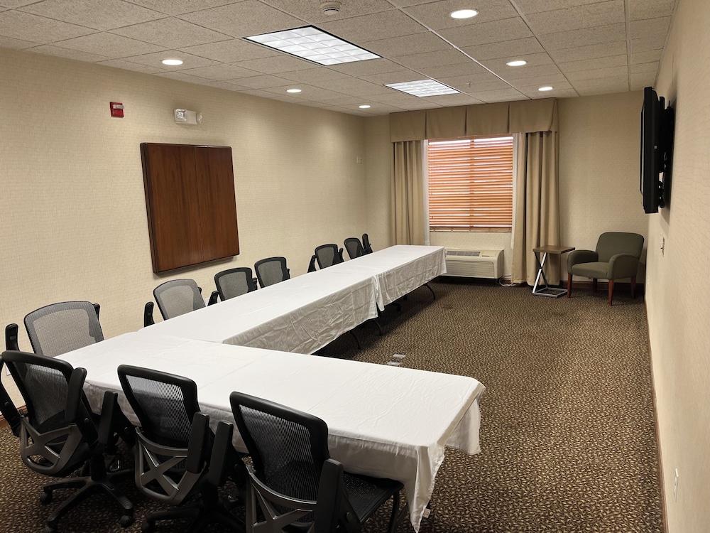 Holiday Inn Express & Suites Howell by IHG - photo 42