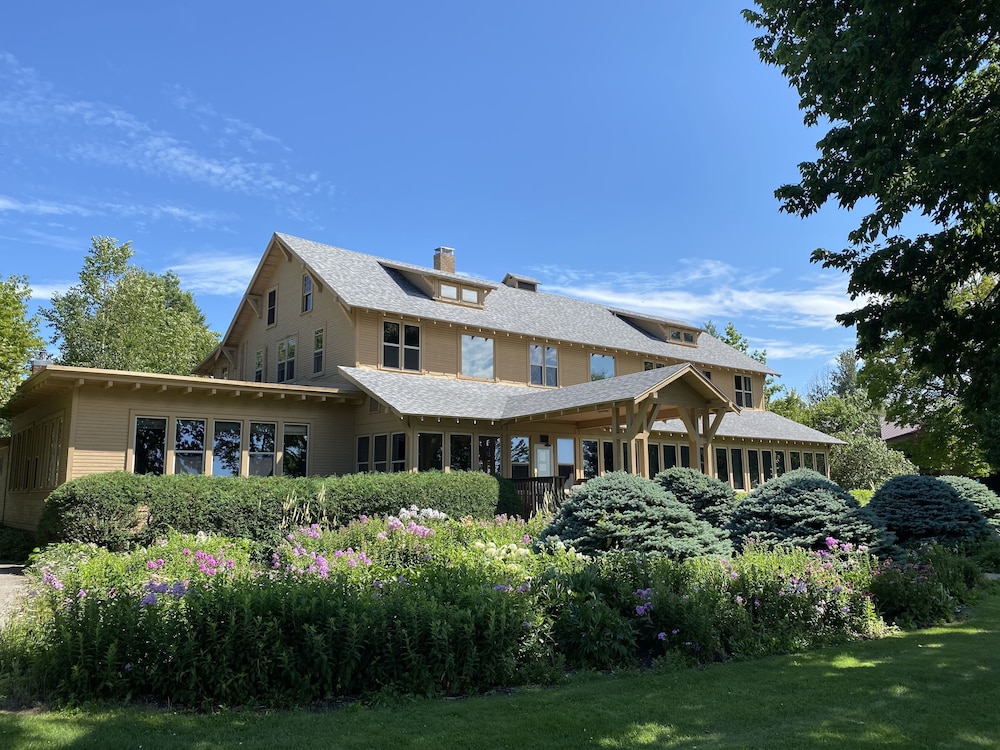 Peters Sunset Beach Resort — hotel in Glenwood