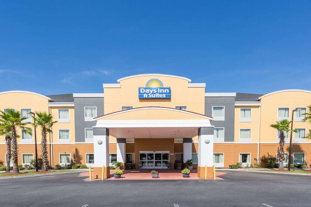 Days Inn & Suites by Wyndham Savannah North I 95 - photo 2