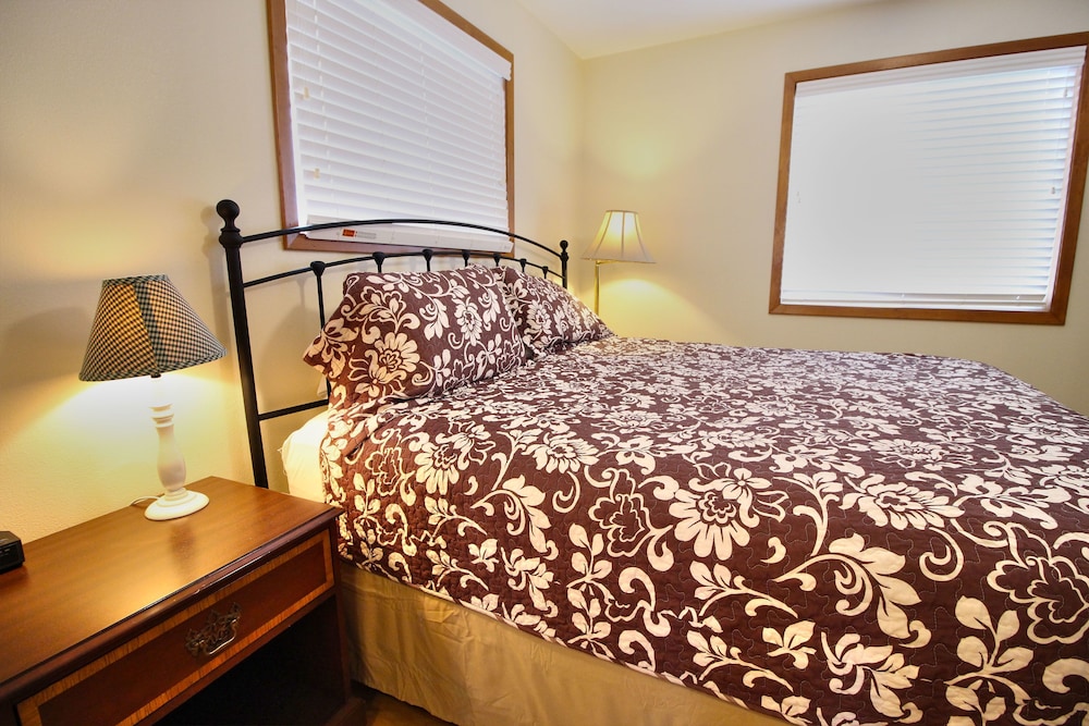 Peach Tree Inn & Suites - photo 23
