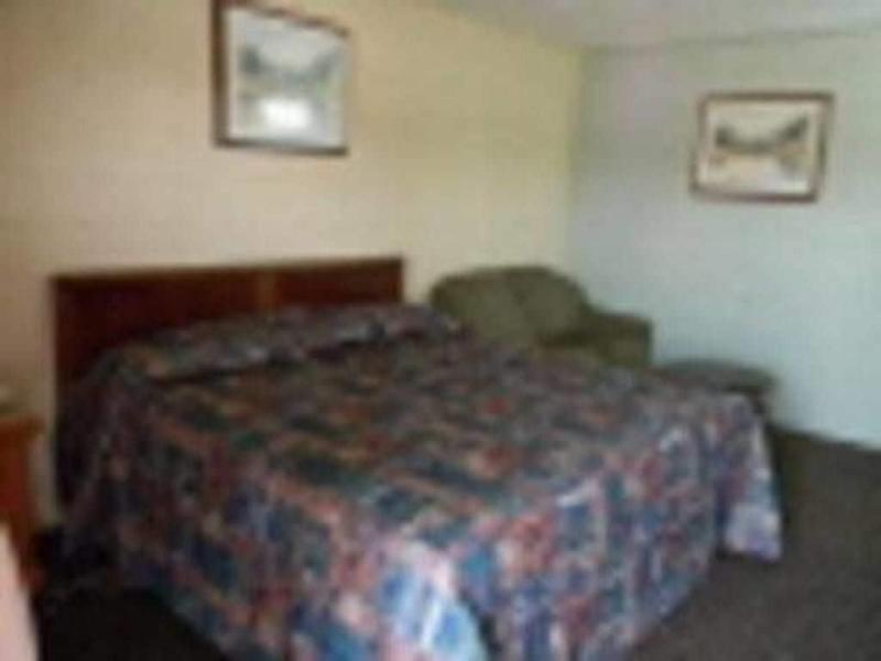 Interstate Inn Express - photo 6