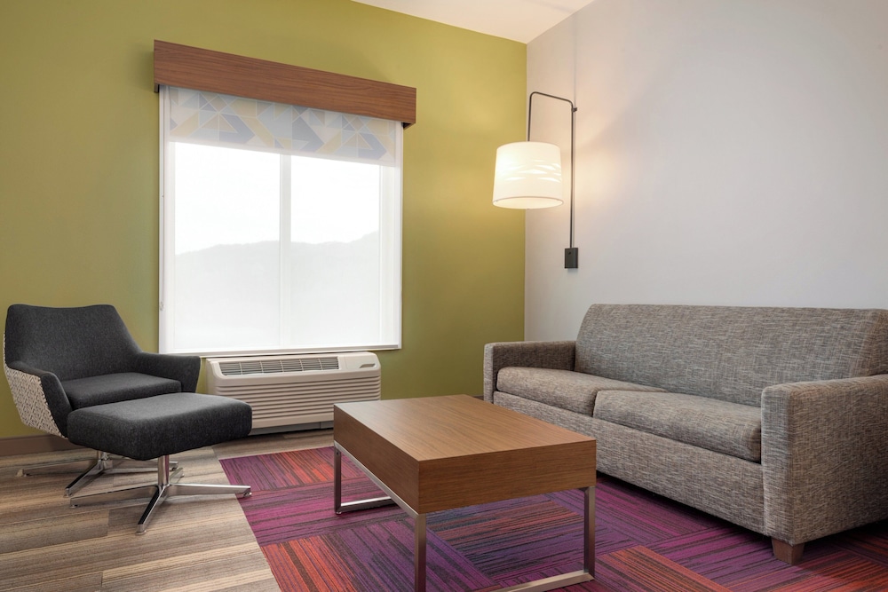 Holiday Inn Express And Suites Dalton Walnut Ave - photo 15