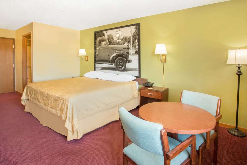 Super 8 by Wyndham Normal Bloomington - photo 7