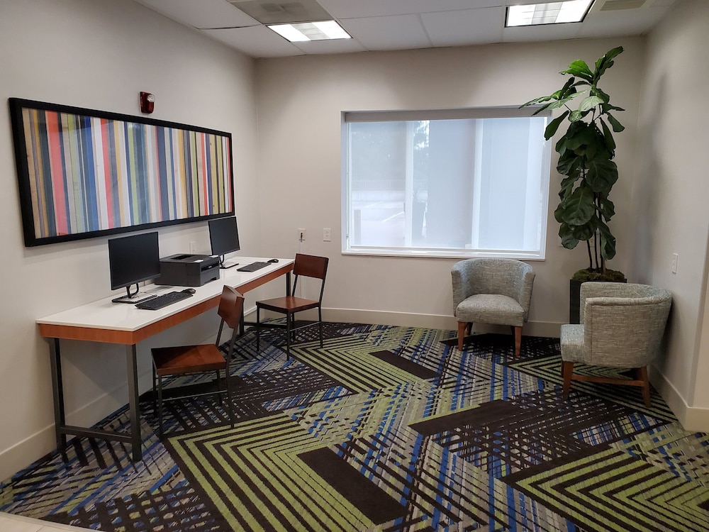 Holiday Inn Express & Suites Seattle North Lynnwood by IHG - photo 13